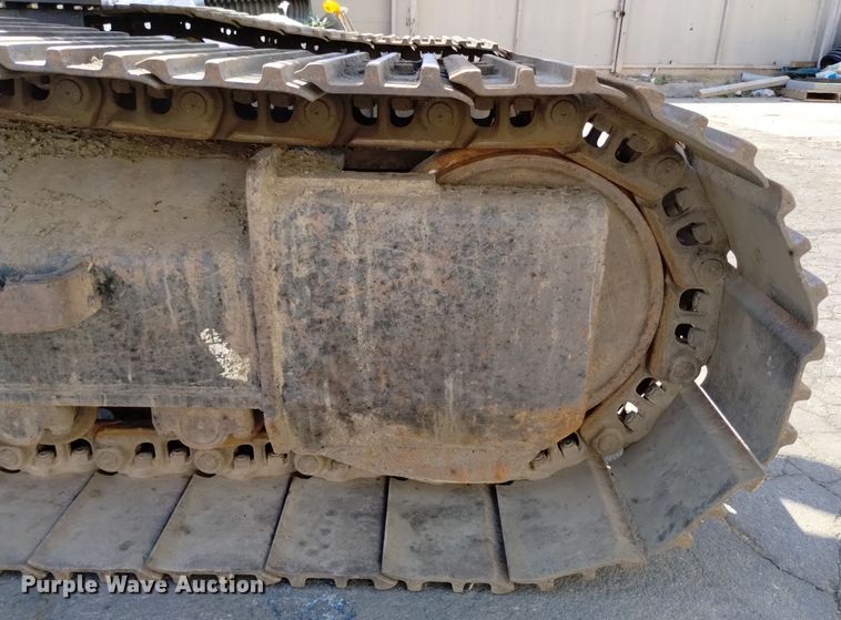 image for item DQ6179 2005 Hyundai  210LC excavator
