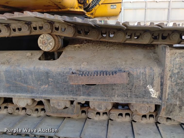 image for item DQ6179 2005 Hyundai  210LC excavator