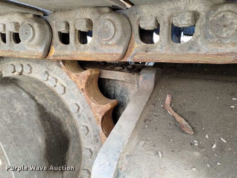 image for item DQ6179 2005 Hyundai  210LC excavator