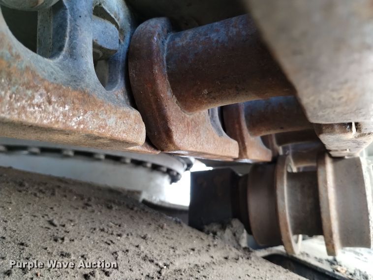 image for item DQ6179 2005 Hyundai  210LC excavator