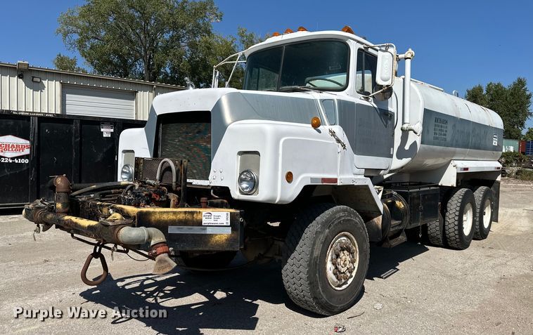 image for item DR2586 1984 Mack DMM6856 water truck