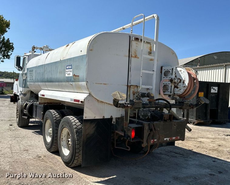 image for item DR2586 1984 Mack DMM6856 water truck