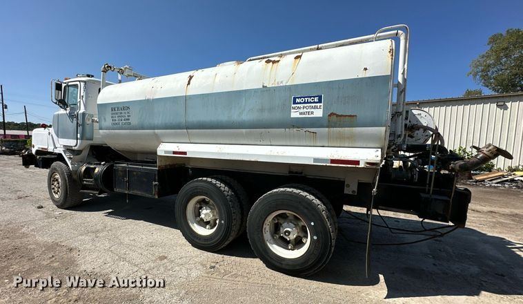 image for item DR2586 1984 Mack DMM6856 water truck