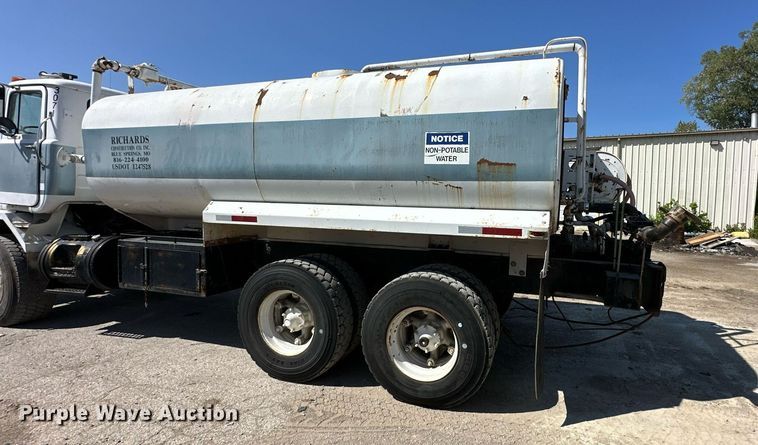 image for item DR2586 1984 Mack DMM6856 water truck