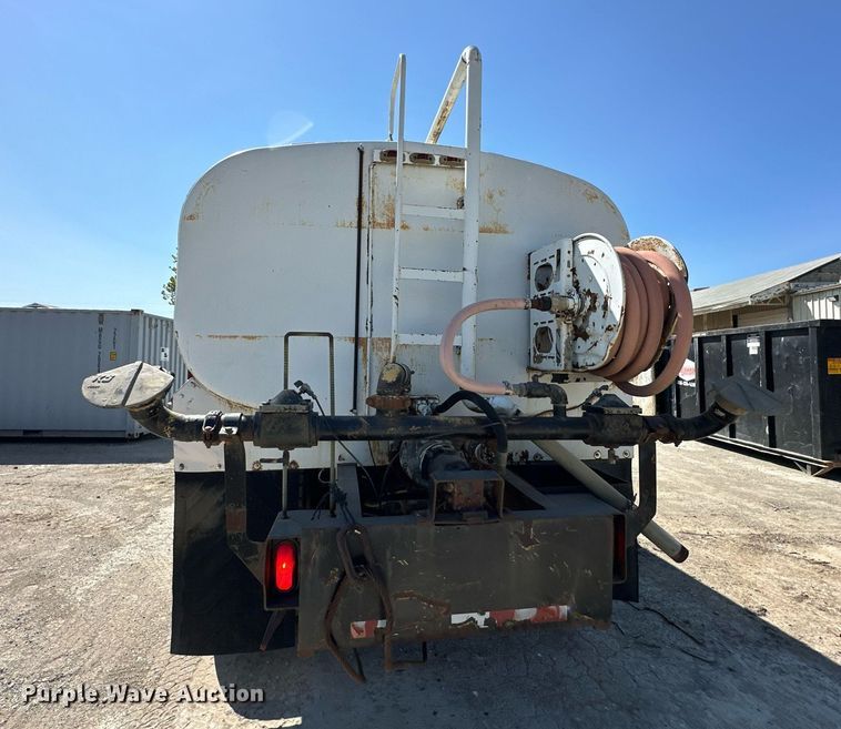 image for item DR2586 1984 Mack DMM6856 water truck