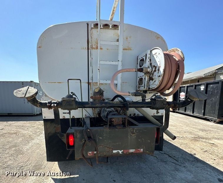 image for item DR2586 1984 Mack DMM6856 water truck