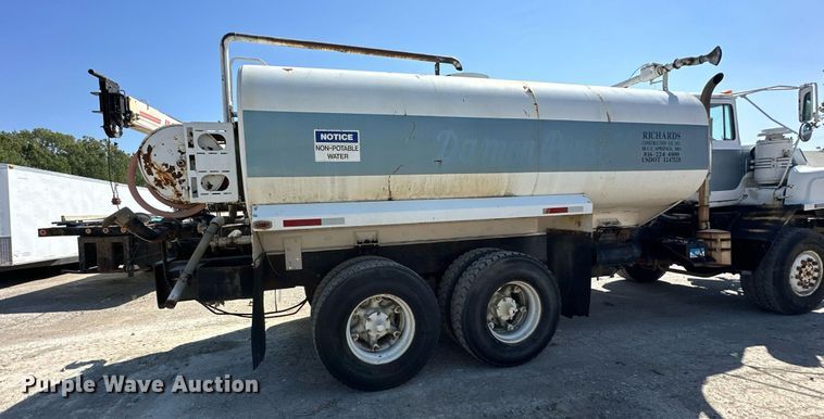 image for item DR2586 1984 Mack DMM6856 water truck