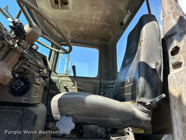 image for item DR2586 1984 Mack DMM6856 water truck