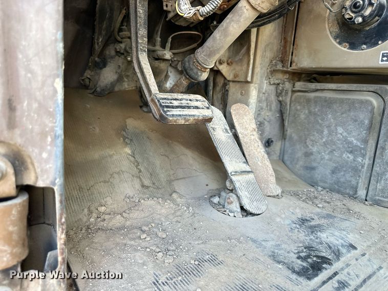 image for item DR2586 1984 Mack DMM6856 water truck