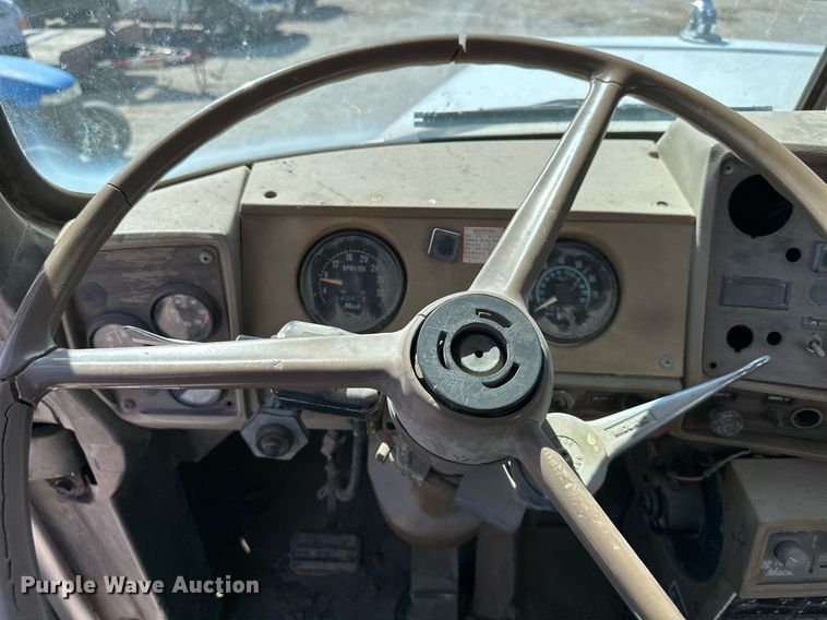 image for item DR2586 1984 Mack DMM6856 water truck