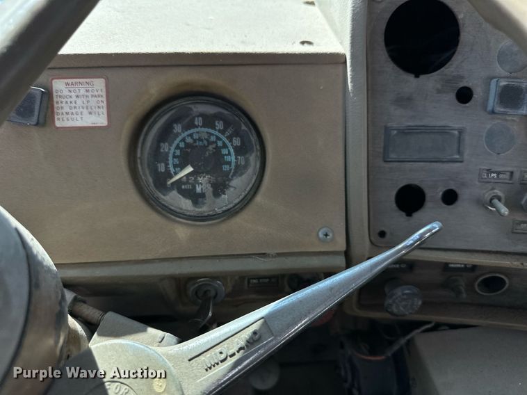 image for item DR2586 1984 Mack DMM6856 water truck
