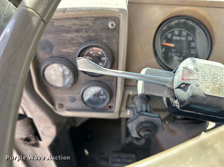 image for item DR2586 1984 Mack DMM6856 water truck