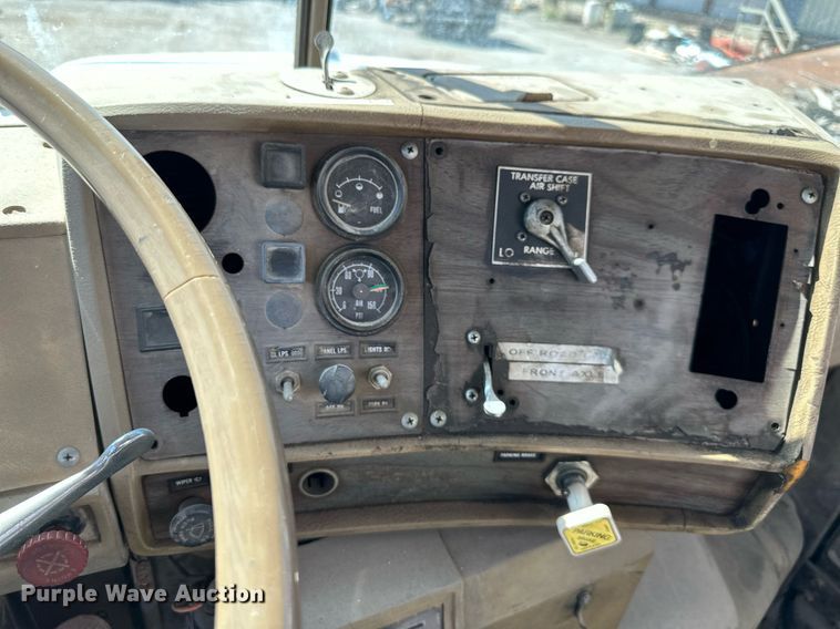 image for item DR2586 1984 Mack DMM6856 water truck