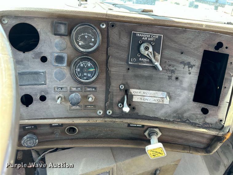 image for item DR2586 1984 Mack DMM6856 water truck