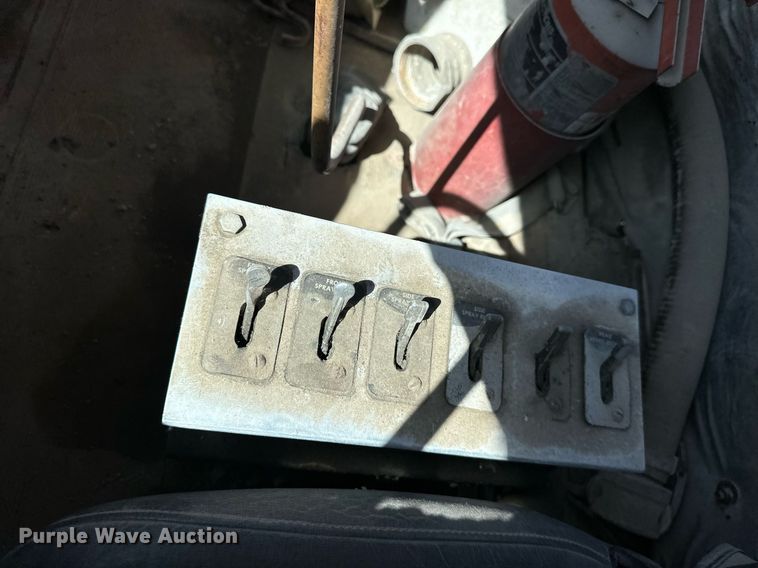 image for item DR2586 1984 Mack DMM6856 water truck