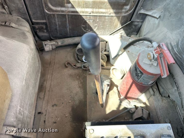 image for item DR2586 1984 Mack DMM6856 water truck