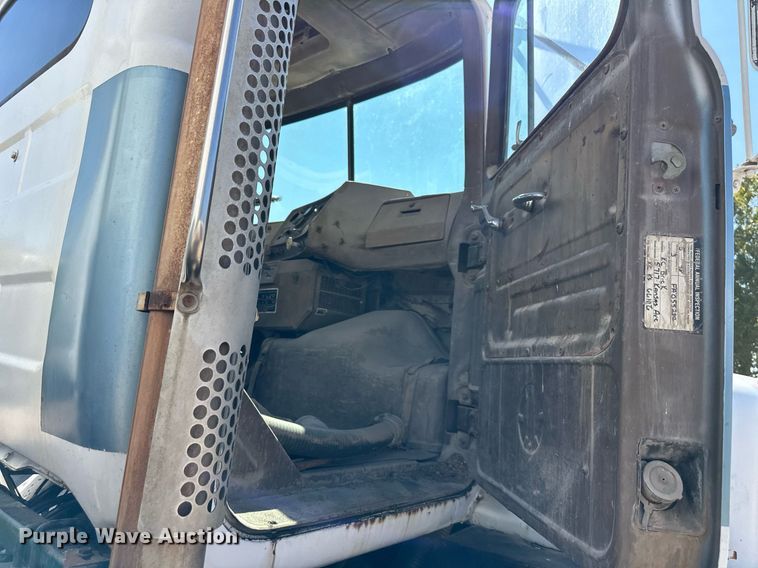 image for item DR2586 1984 Mack DMM6856 water truck