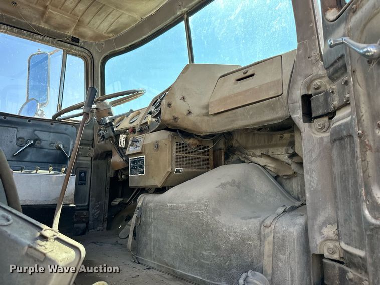image for item DR2586 1984 Mack DMM6856 water truck