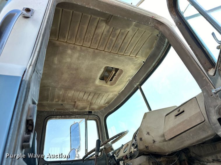 image for item DR2586 1984 Mack DMM6856 water truck