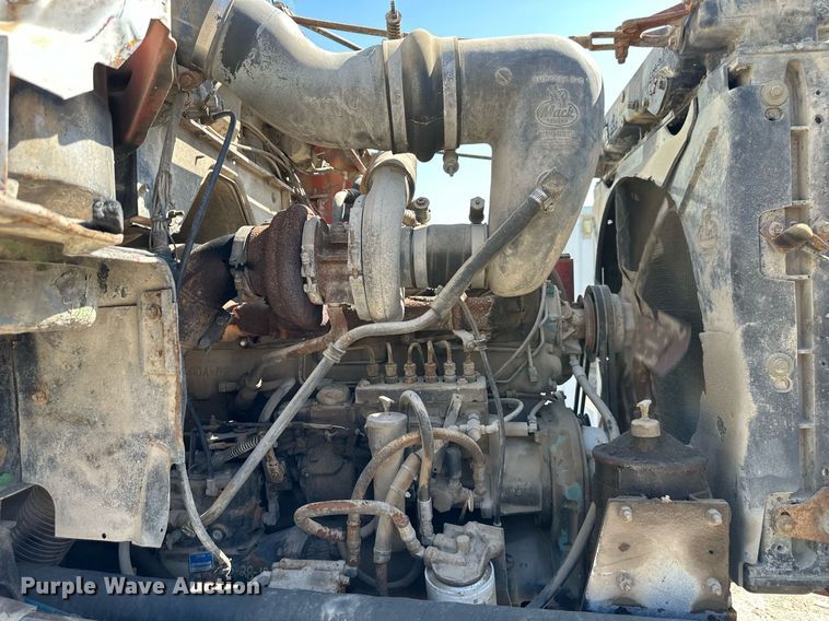 image for item DR2586 1984 Mack DMM6856 water truck