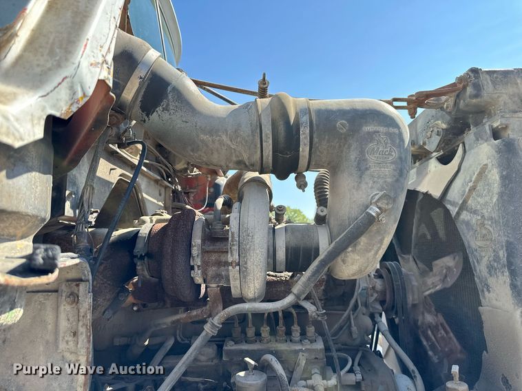 image for item DR2586 1984 Mack DMM6856 water truck