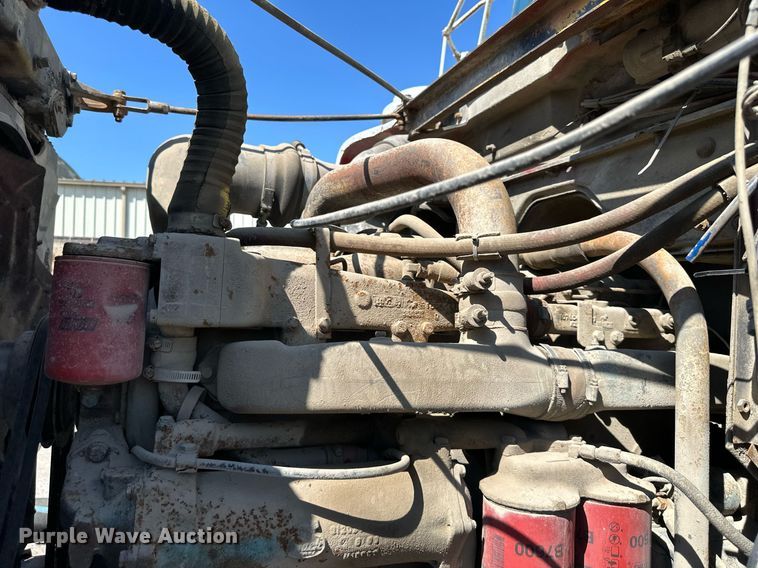 image for item DR2586 1984 Mack DMM6856 water truck