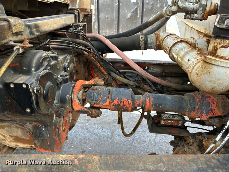 image for item DR2586 1984 Mack DMM6856 water truck