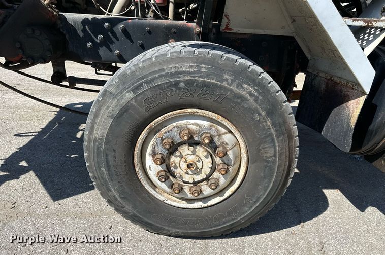 image for item DR2586 1984 Mack DMM6856 water truck