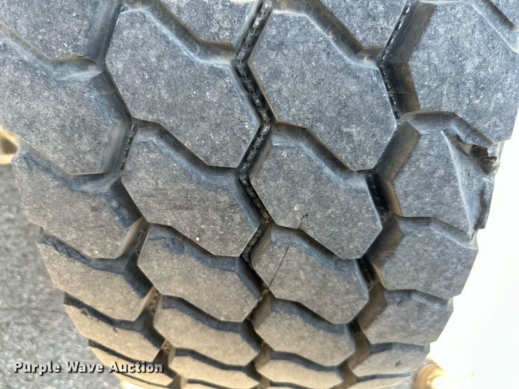 image for item DR2586 1984 Mack DMM6856 water truck