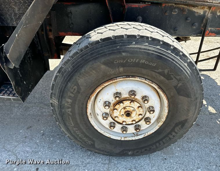 image for item DR2586 1984 Mack DMM6856 water truck