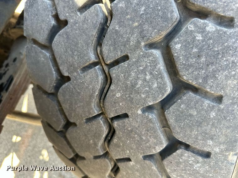 image for item DR2586 1984 Mack DMM6856 water truck