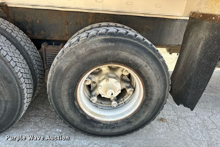 image for item DR2586 1984 Mack DMM6856 water truck