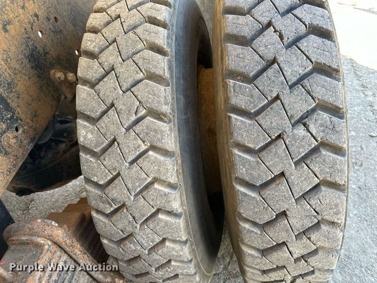 image for item DR2586 1984 Mack DMM6856 water truck