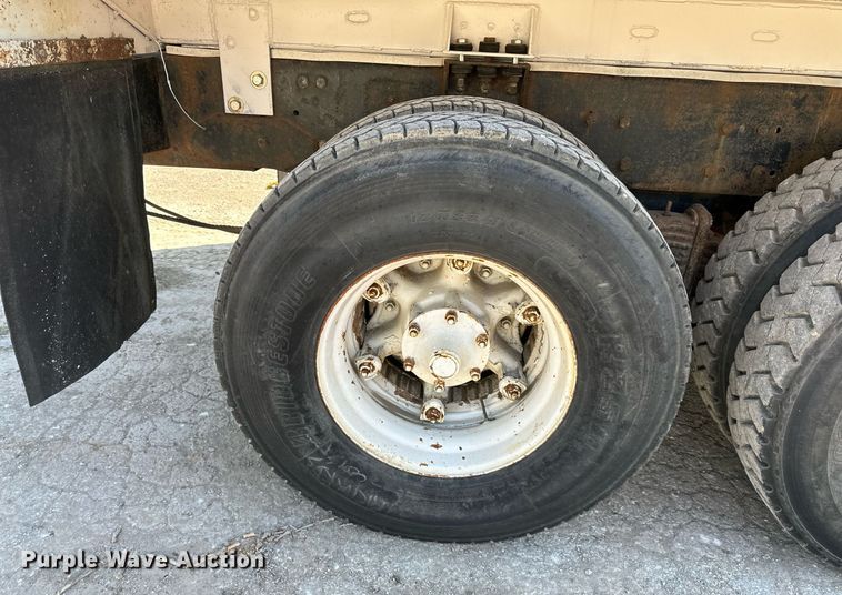 image for item DR2586 1984 Mack DMM6856 water truck