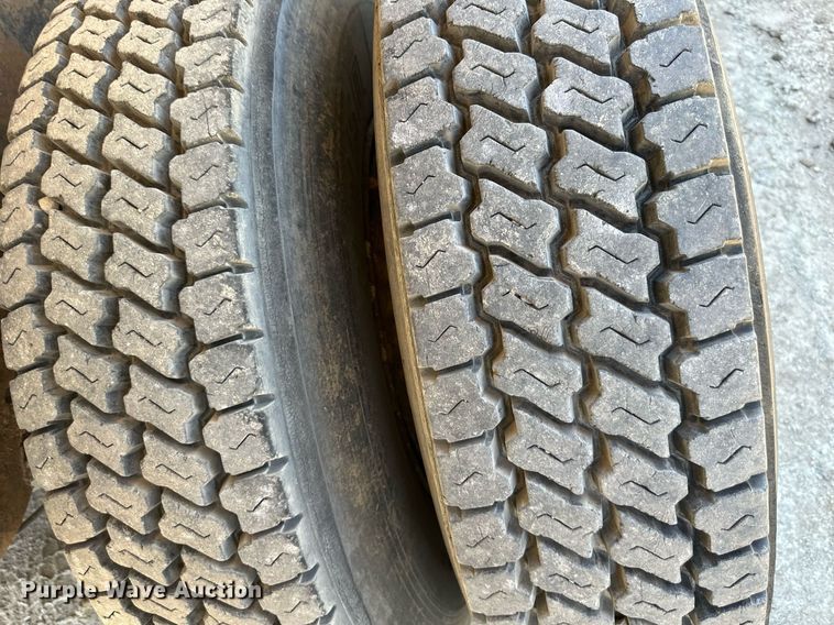 image for item DR2586 1984 Mack DMM6856 water truck