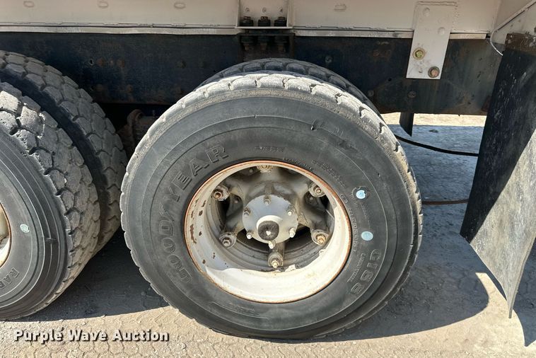 image for item DR2586 1984 Mack DMM6856 water truck