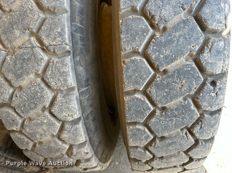 image for item DR2586 1984 Mack DMM6856 water truck