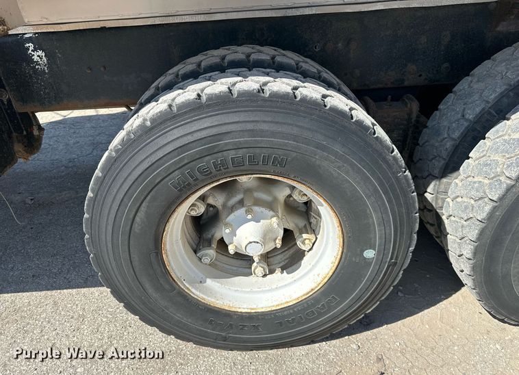 image for item DR2586 1984 Mack DMM6856 water truck