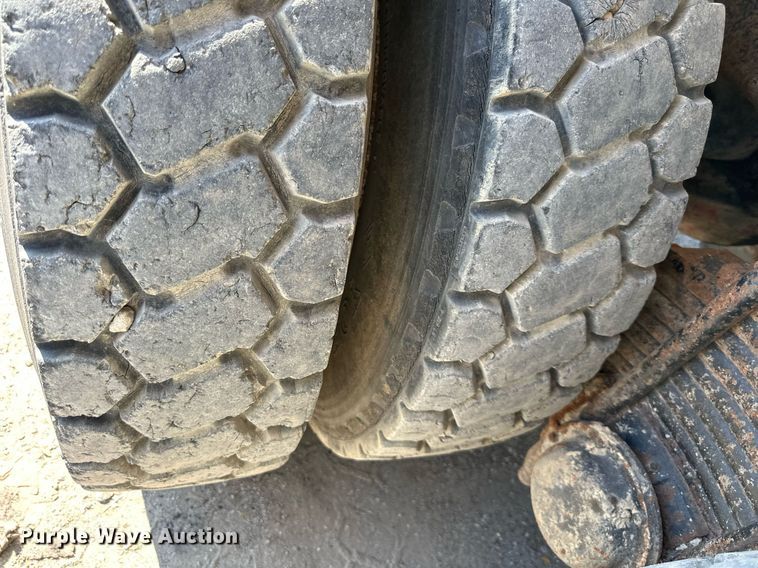 image for item DR2586 1984 Mack DMM6856 water truck