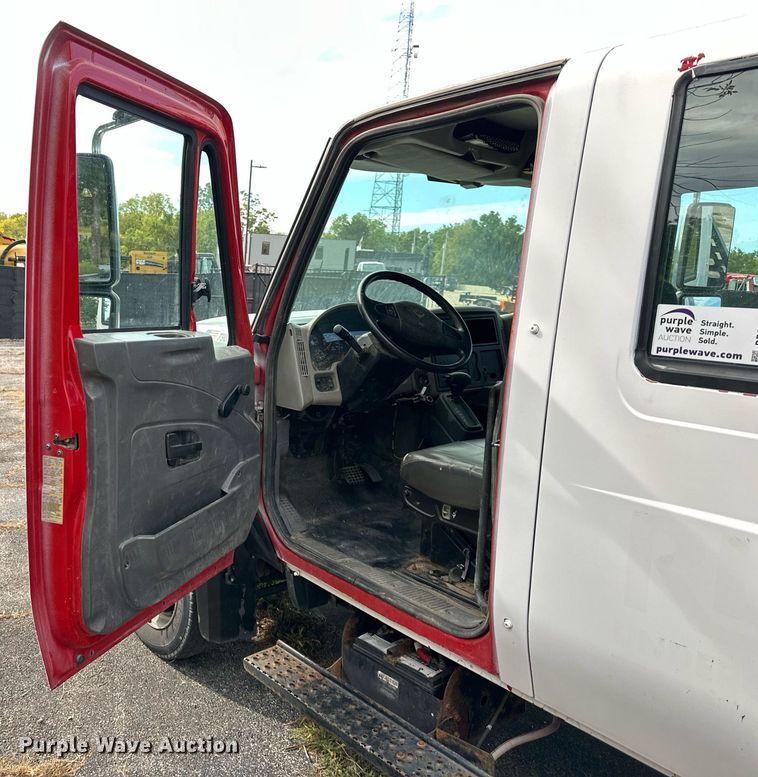 image for item DR2652 2013 International TerraStar Crew Cab flatbed truck