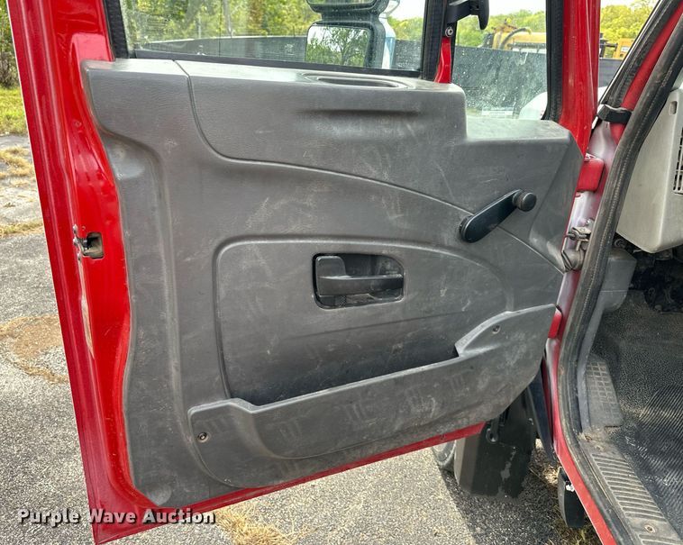 image for item DR2652 2013 International TerraStar Crew Cab flatbed truck