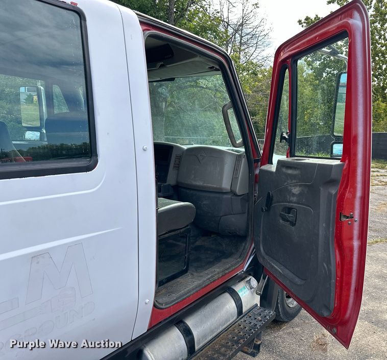 image for item DR2652 2013 International TerraStar Crew Cab flatbed truck