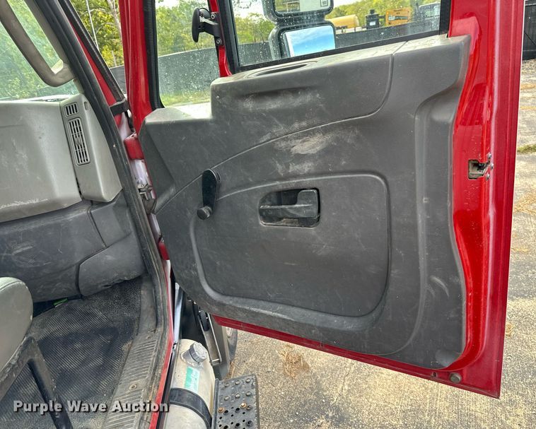 image for item DR2652 2013 International TerraStar Crew Cab flatbed truck