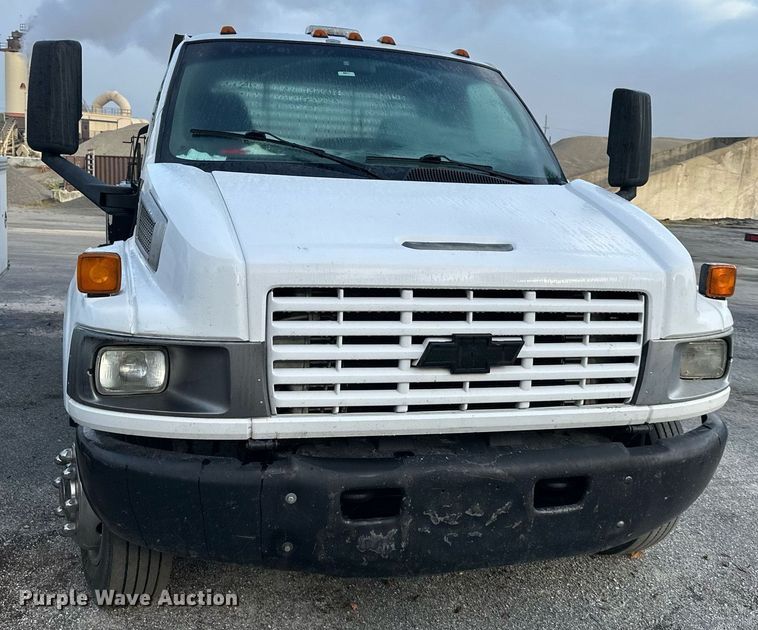 image for item DR2701 2006 Chevrolet  C5500 flatbed truck