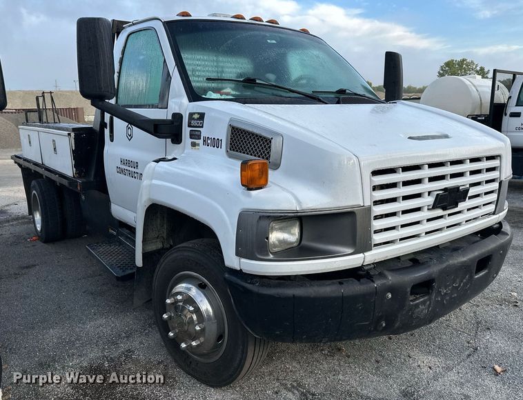 image for item DR2701 2006 Chevrolet  C5500 flatbed truck