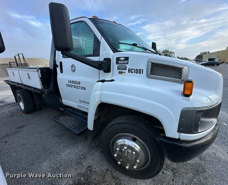 image for item DR2701 2006 Chevrolet  C5500 flatbed truck