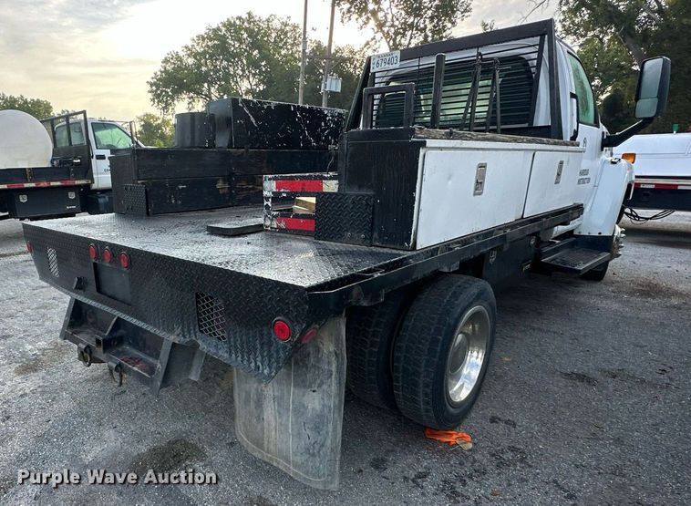 image for item DR2701 2006 Chevrolet  C5500 flatbed truck