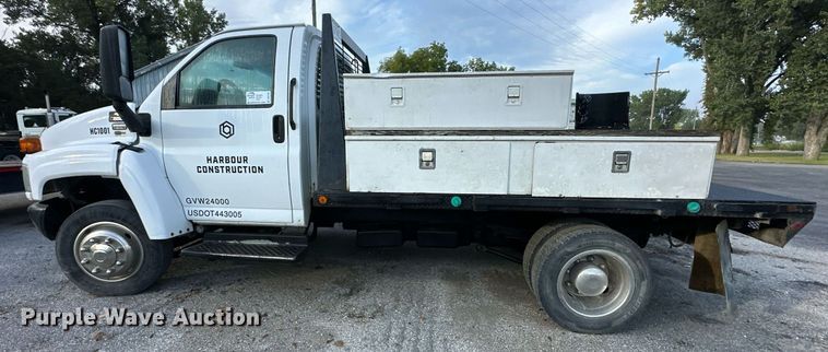 image for item DR2701 2006 Chevrolet  C5500 flatbed truck