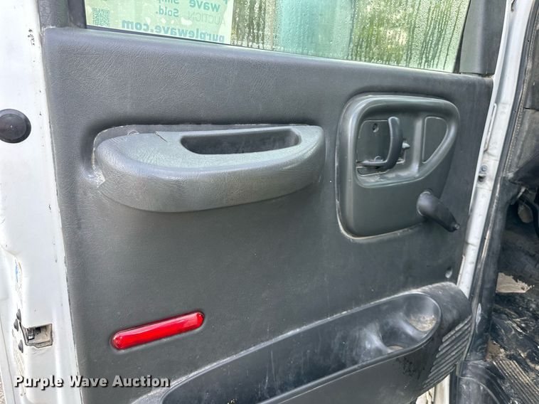 image for item DR2701 2006 Chevrolet  C5500 flatbed truck