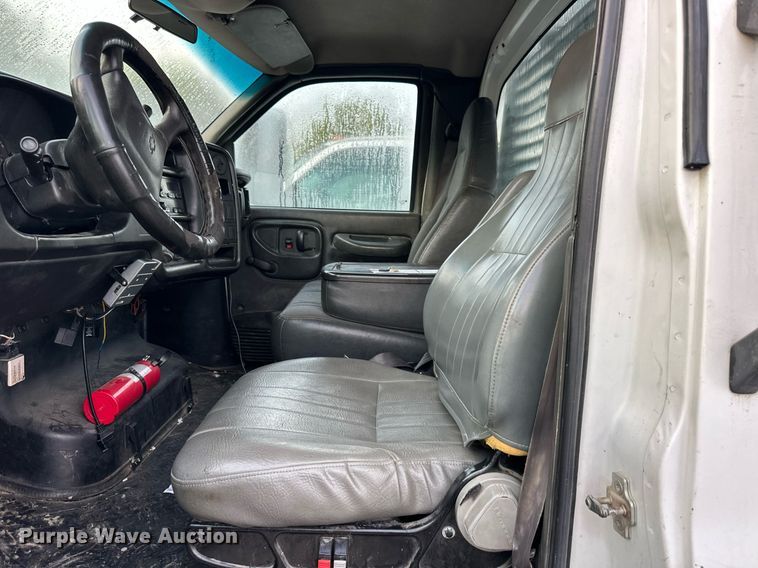 image for item DR2701 2006 Chevrolet  C5500 flatbed truck